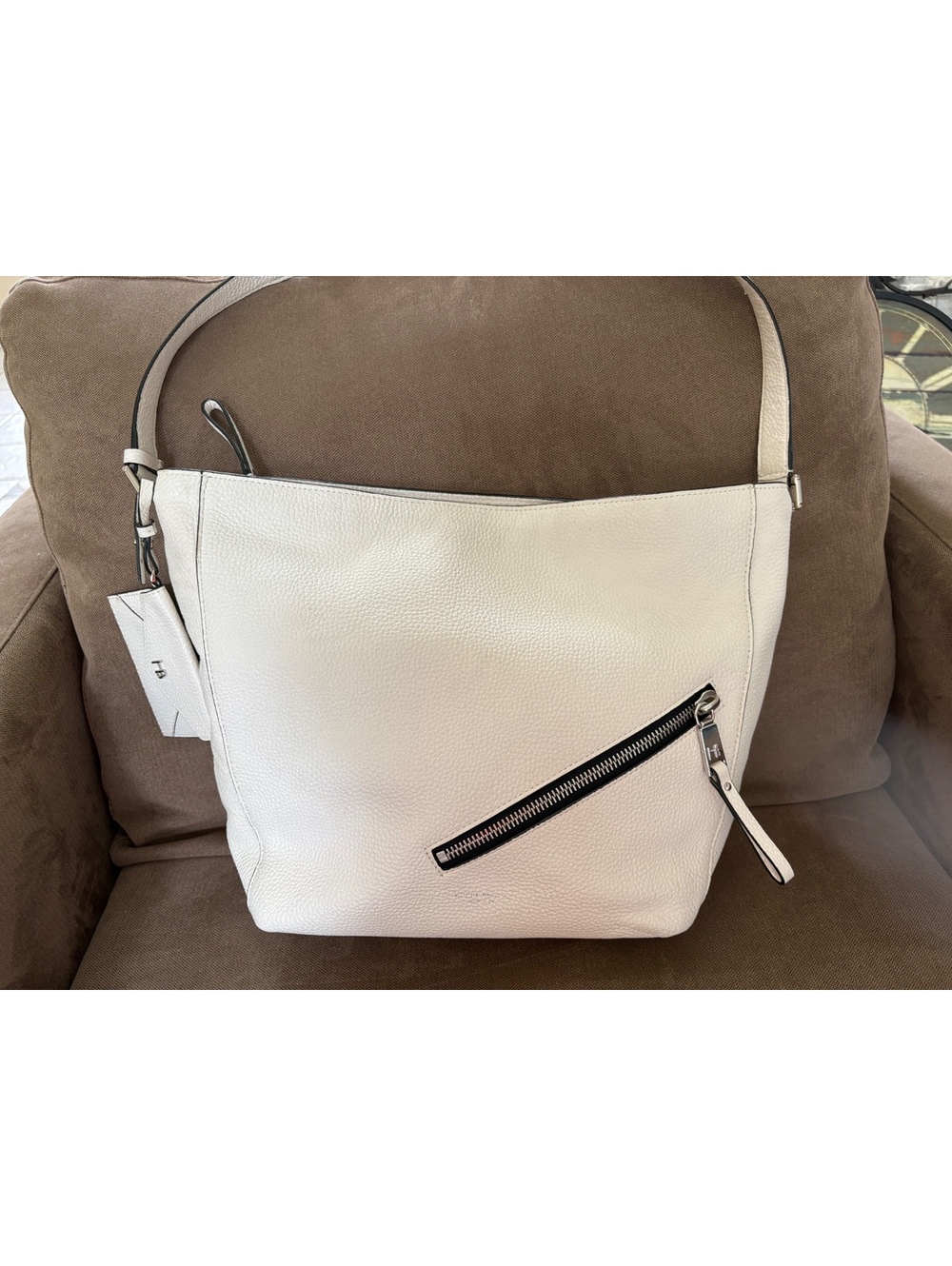 HENRI BENDEL WHITE PEBBLED LTHR LARGE HOBO SHOULDER BAG SILVER HARDWARE ZIP TO